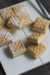 チーズケーキのクラッカーサンド