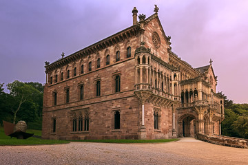 Fototapeta na wymiar Palacio de Sobrellano en Comillas, Cantabria, España