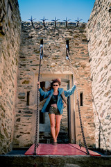 Femme dans le Fort Saint-Elme à Collioure