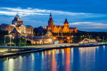 Stettin – Haken-Terrassen (Wały Chrobrego) bei Nacht; Polen - obrazy, fototapety, plakaty