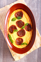 Fig cheesecake in a tin