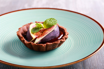 Chocolate tartelettes with chocolate ganache filling