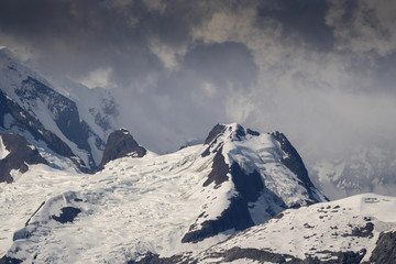 Gletsjers op bergtoppen en ruige toppen, Glacier Bay