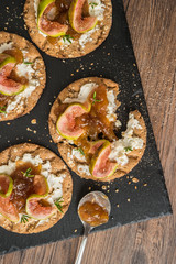 Multigrain crispread appetizer