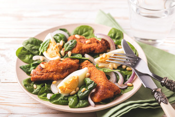 Spinach salad with egg, chiken, onion and pine nuts