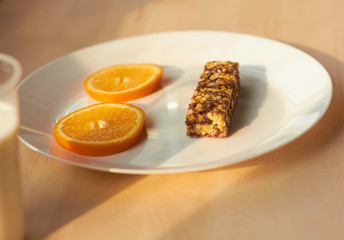 diet breakfast of orange and cereals