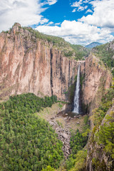 Vertical view of the waterfall