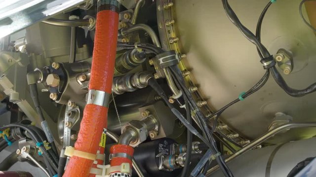 14144_The_closer_look_of_the_engine_rotor_of_the_helicopter.mov