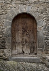 Fototapeta na wymiar Porte de maison à Ainsa, Aragon, Espagne