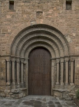 Portail de l'&eacute;glise Sainte-Marie d'Ainsa, Aragon, Espagne