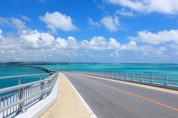 伊良部大橋と綺麗な海