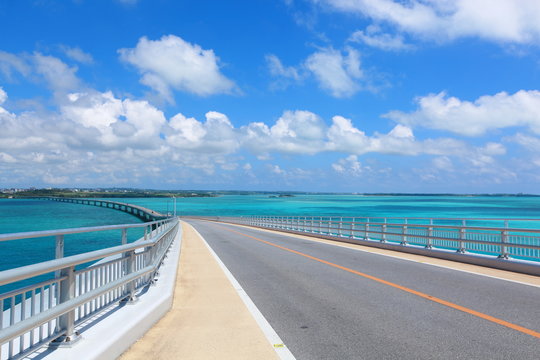 伊良部大橋と綺麗な海