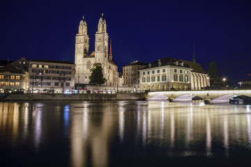 Obraz premium Night cityscape of Great Minster, Zurich