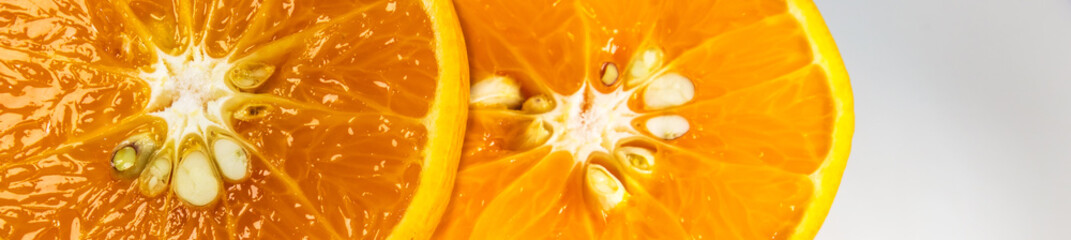Laranja cortada.