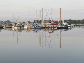 Fototapeta premium Sailing boats in late afternoon sun