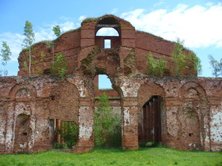 Fototapeta na wymiar Ruins of old palace made from red brick