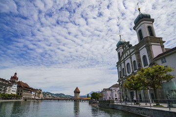 Fototapeta premium The beautiful Chapel Bridge and cityscape at Lucerne, Switzerland