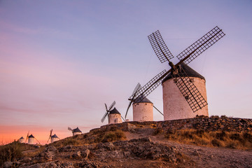 MOLINOS DE VIENTO EN CONSUEGRA