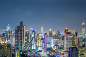 Naklejka premium 都市、夜景、ビル群