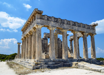 Obraz premium Ancient temple on the island of Aegina in Greece.