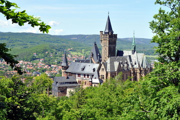 Fototapeta na wymiar Blick vom Agnesberg auf das Schloss Wernigerode (Harz)