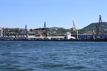 Fototapeta premium Ciudades vistas desde el mar. 