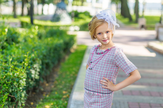 Schoolmodels 」の写真素材 | 91件の無料イラスト画像 | Adobe Stock