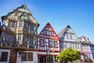 Fototapeta na wymiar Historische Fachwerkhäuser am König-Adolf-Platz in Idstein, Hessen