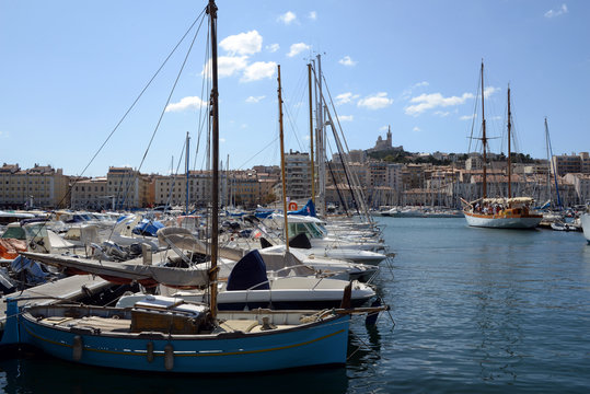 Notre-Dame de la Garde vue du vieux port de Marseille