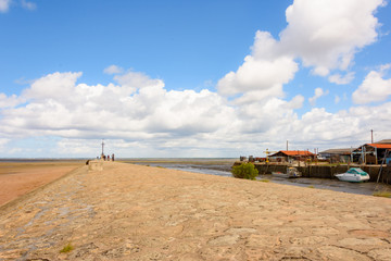 Fototapeta na wymiar Gujan-Maestras à marée basse