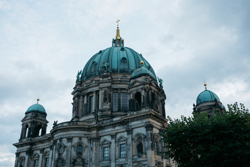 Fototapeta na wymiar berlin cathedral on a cloudy day