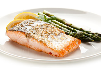 Grilled salmon and asparagus 