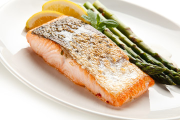 Grilled salmon and asparagus 