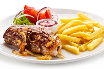 Grilled chicken fillet, chips and vegetable salad 