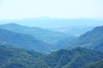 Naklejka premium Fog and mountain