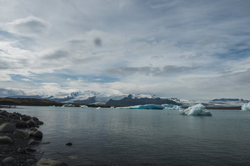 Fototapeta premium Icebergs in Jokulsarlon - Glacial Lagoon