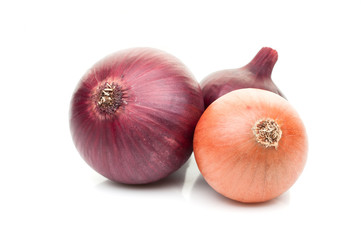 Fototapeta premium red onion isolated on white background