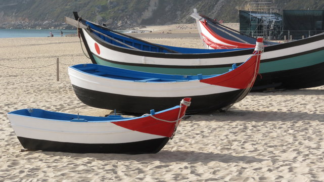 Portugal - Nazar&eacute; - Embarcations typiques du village