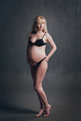 Obraz premium Picture of beautiful nude pregnant woman.