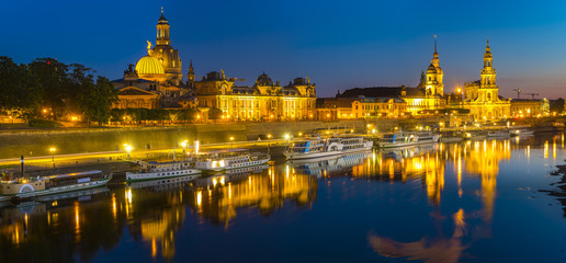 Fototapeta na wymiar evening panorama of Dresden