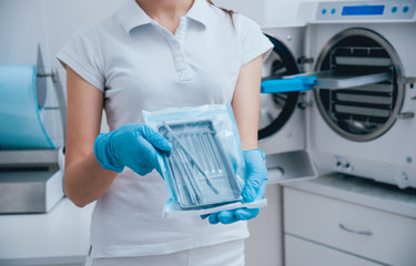Sterilizing medical instruments in autoclave