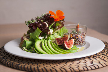 Avocado-Salat mit Feigen