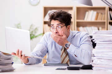 Naklejka premium Funny accountant bookkeeper working in the office