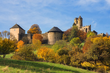 Burg Greifenstein ist schön und bunt im Herbst