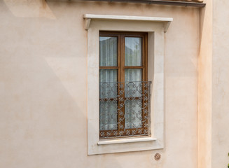 Fototapeta na wymiar Fenster mit Gitter