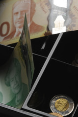 Canadian dollar canadien Canadiske Dollaro Kanadský dolar kanadyjski canadese カナダドル Kanadischer Canada Dólar canadiense Currency 加拿大元 Канадский доллар Money دولار كندي