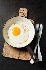 Sunny side up egg in cast iron pan