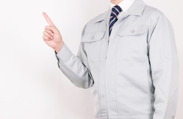 作業着 男性 ネクタイ ポーズ ポイント