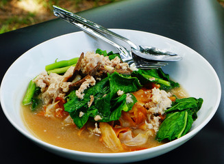 noodle, pork, kale, gravy, food, chinese, cuisine, dish, sauce, healthy, delicious, asian, dinner, lunch, restaurant, vegetable, eat