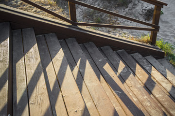 Escalera de madera en el exterior